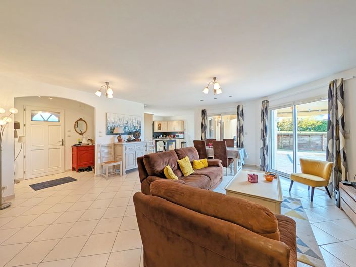 Image No.3-3 Bed House for sale