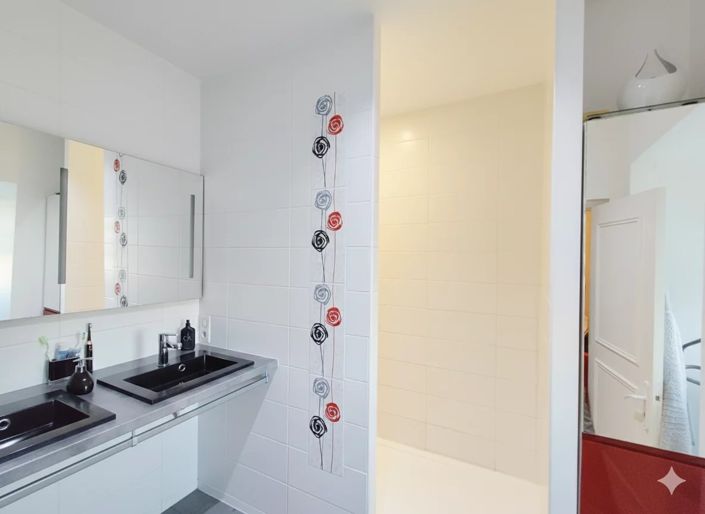 Image No.9-2 Bed House for sale