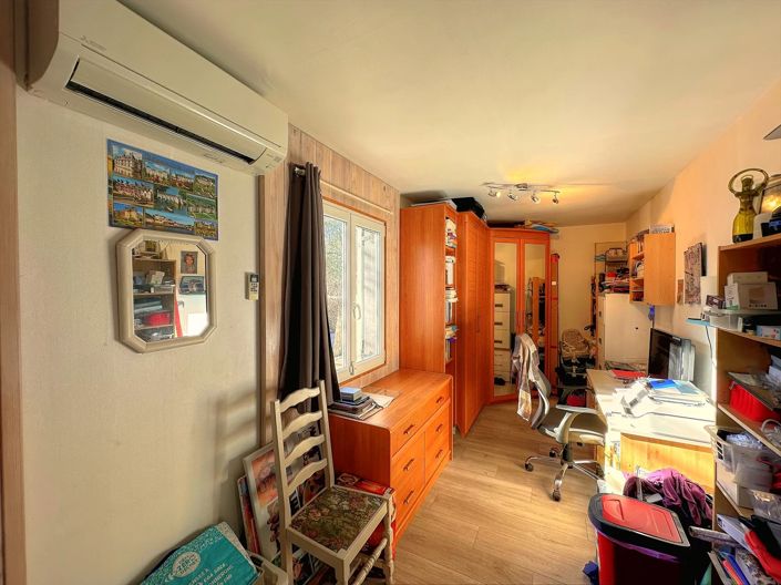 Image No.15-4 Bed House for sale