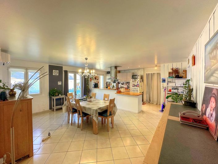 Image No.2-4 Bed House for sale