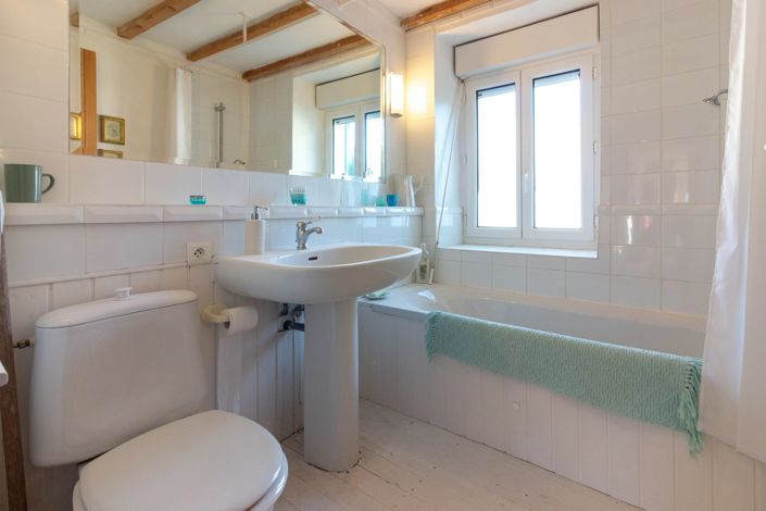 Image No.9-2 Bed House for sale