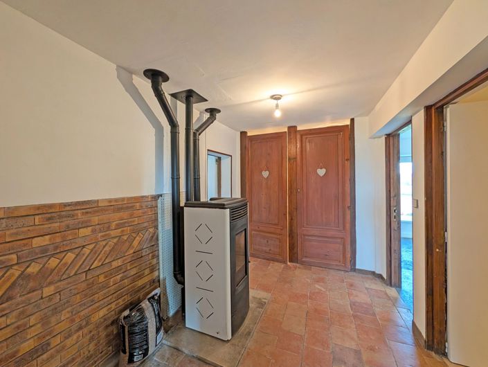 Image No.8-2 Bed House for sale