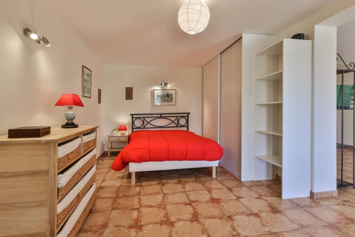 Image No.12-4 Bed House for sale