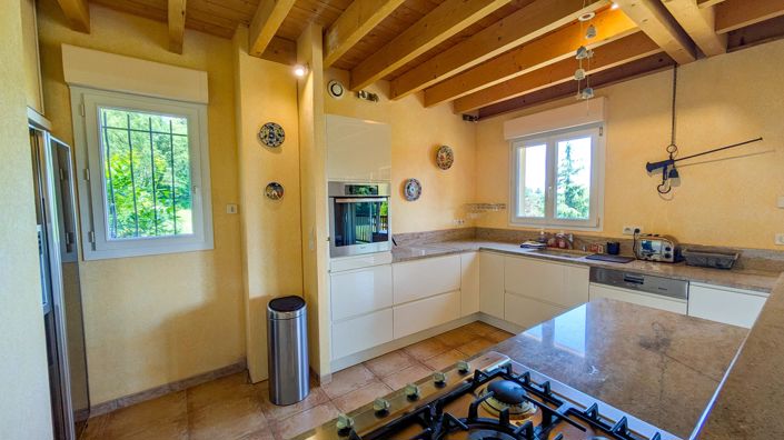 Image No.8-4 Bed House for sale