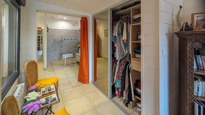 Image No.9-5 Bed House for sale