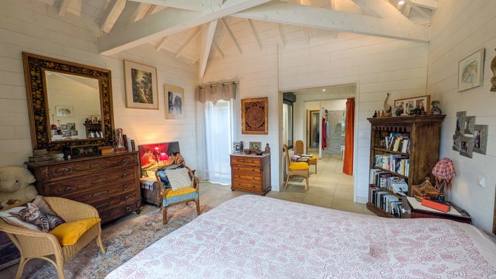 Image No.8-5 Bed House for sale