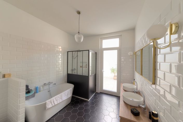 Image No.10-3 Bed House for sale