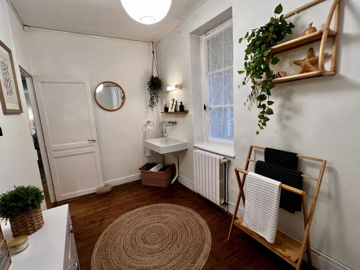 Image No.12-2 Bed House for sale