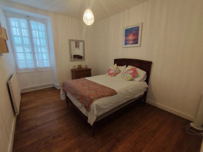 Image No.10-4 Bed House for sale