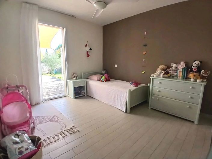 Image No.10-3 Bed House for sale