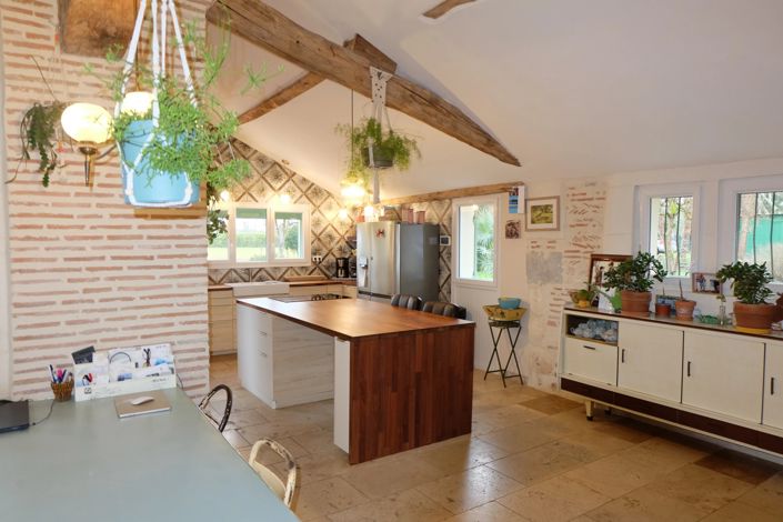 Image No.4-6 Bed Farmhouse for sale