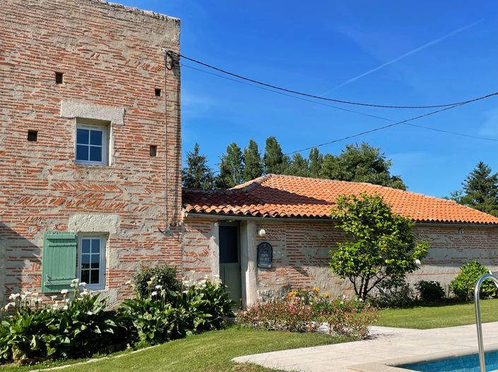 Image No.15-6 Bed Farmhouse for sale