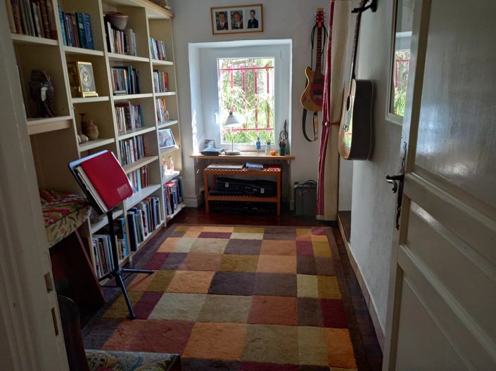 Image No.6-6 Bed House for sale