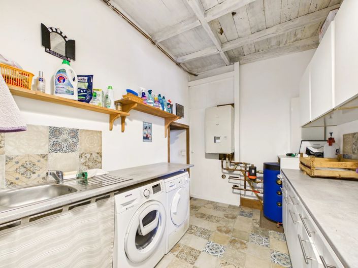 Image No.6-5 Bed House for sale