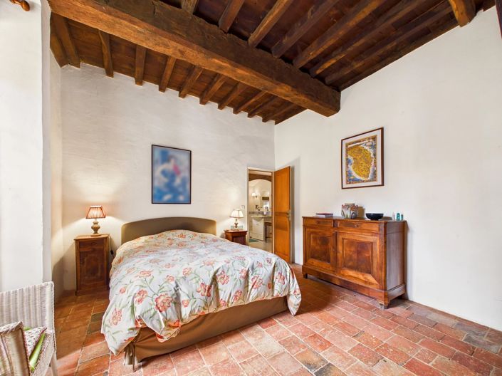 Image No.8-5 Bed House for sale