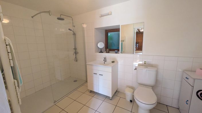 Image No.8-6 Bed House for sale