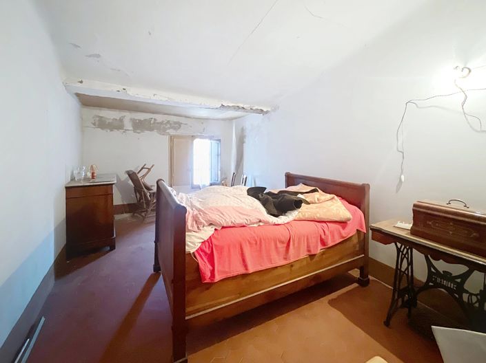 Image No.10-7 Bed Village House for sale