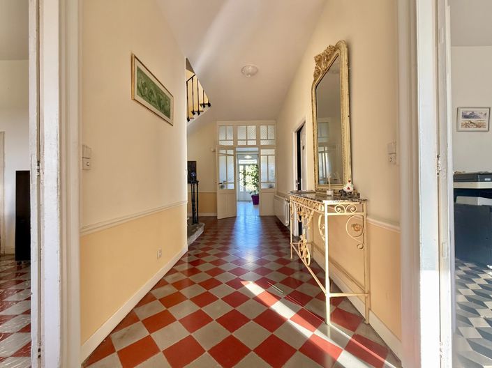 Image No.6-6 Bed House for sale