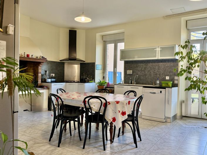 Image No.8-6 Bed House for sale