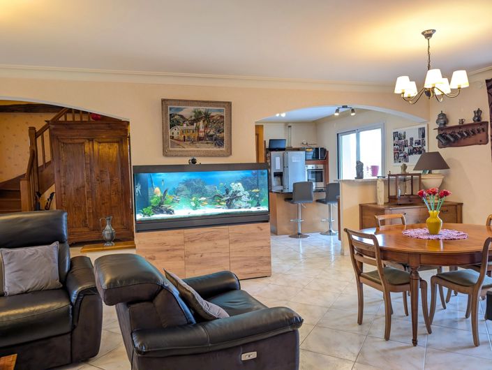 Image No.3-5 Bed House for sale