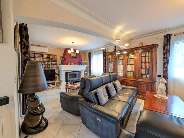 Image No.4-5 Bed House for sale