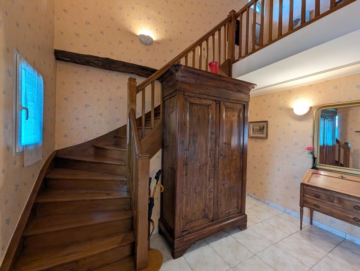 Image No.6-5 Bed House for sale