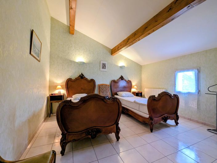 Image No.9-5 Bed House for sale