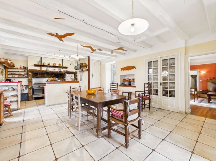 Image No.4-10 Bed House for sale