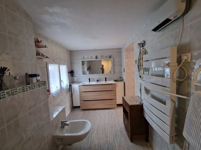 Image No.5-5 Bed House for sale