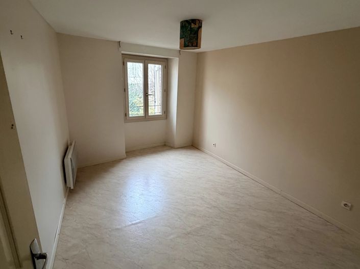 Image No.10-2 Bed Property for sale