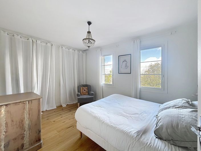 Image No.12-4 Bed Property for sale