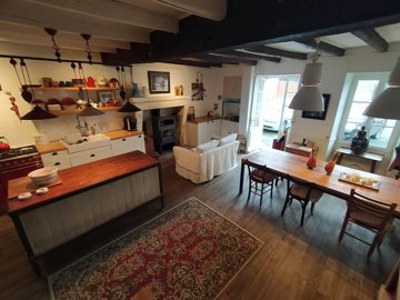 76982ddaea51f5111f3945853a2de23d82619a180a326