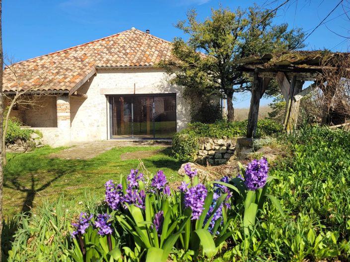 Image No.2-4 Bed Farmhouse for sale
