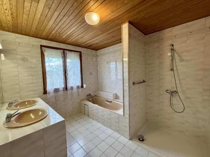 Image No.10-4 Bed House for sale