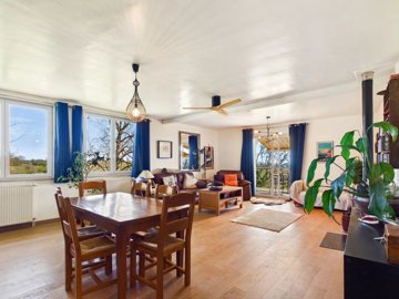 e5807e85e6109c5a1b65d5c4c73971af61d2256cfc200