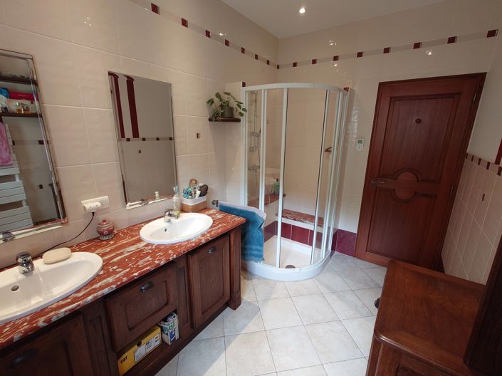 Image No.4-4 Bed House for sale