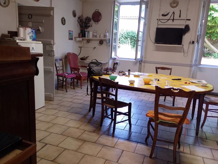 Image No.8-5 Bed House for sale