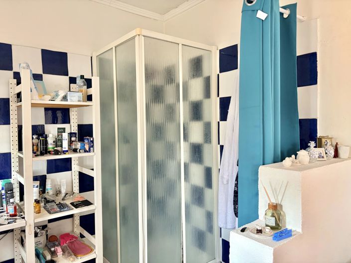 Image No.9-2 Bed Property for sale