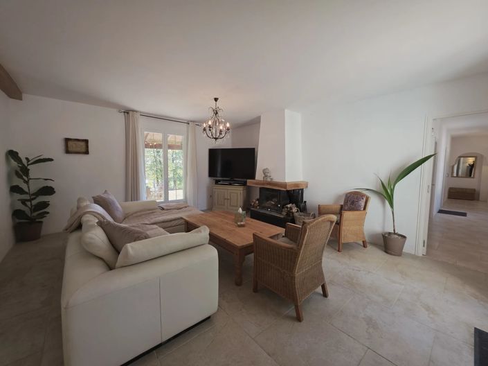 Image No.10-3 Bed House for sale