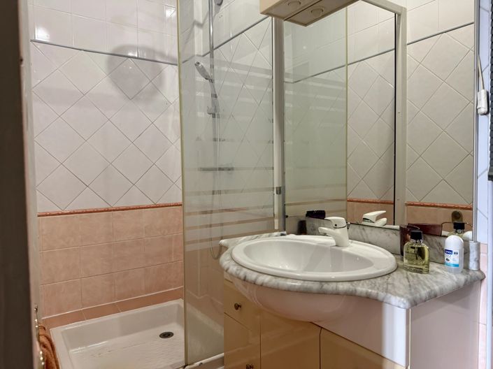 Image No.10-5 Bed House for sale