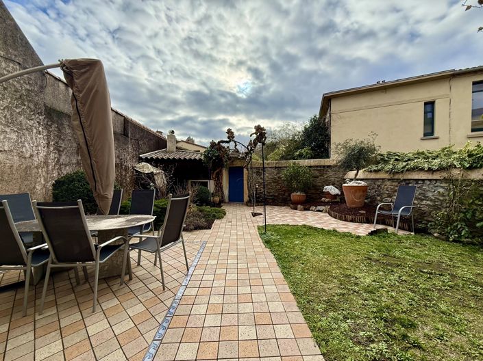 Image No.8-5 Bed House for sale