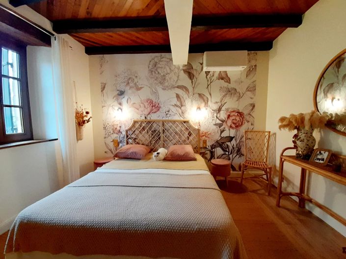 Image No.10-6 Bed Farmhouse for sale