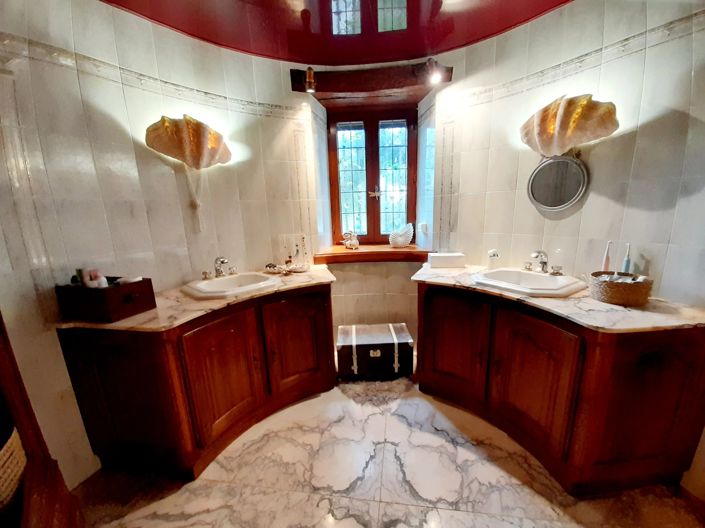 Image No.11-6 Bed Farmhouse for sale