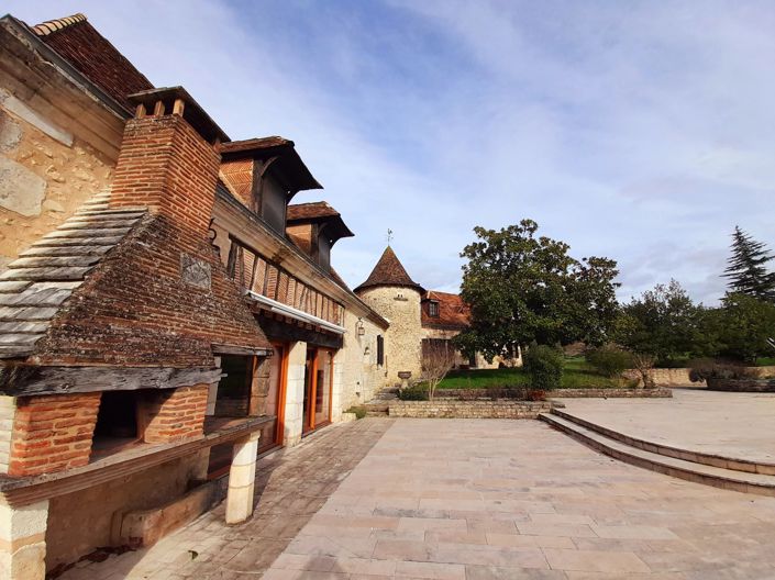 Image No.15-6 Bed Farmhouse for sale