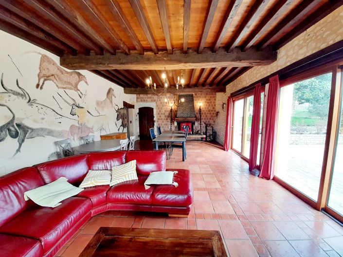 Image No.2-6 Bed Farmhouse for sale