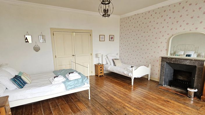 Image No.10-12 Bed House for sale