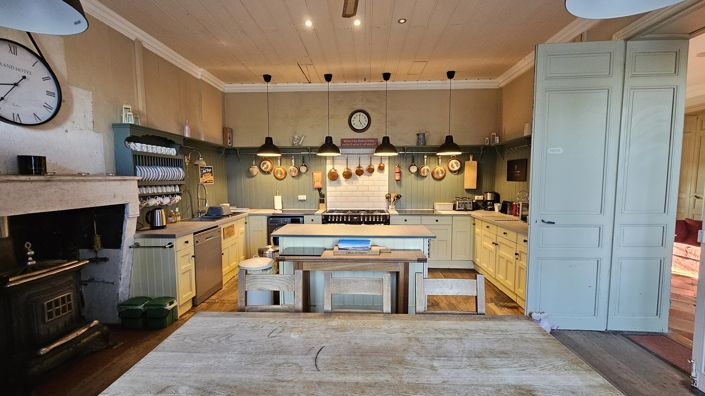 Image No.5-12 Bed House for sale