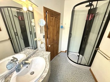 5118f49bb8686e61727f8444cf9c7bfaea266dd06b403