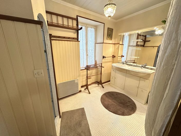 Image No.8-6 Bed Village House for sale