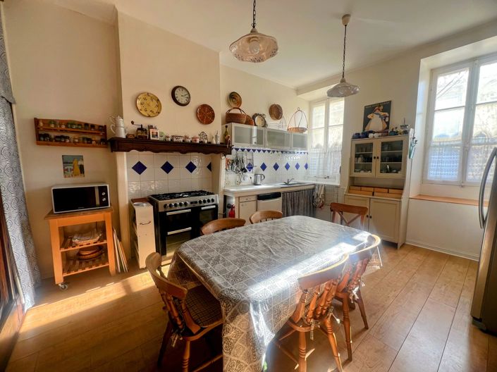 Image No.4-10 Bed House for sale